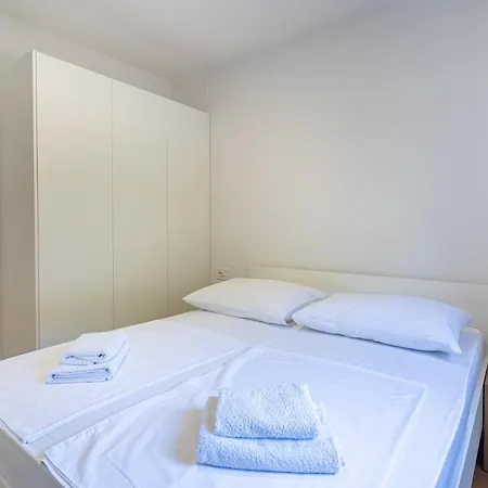 Blue Sky Apartment Cres