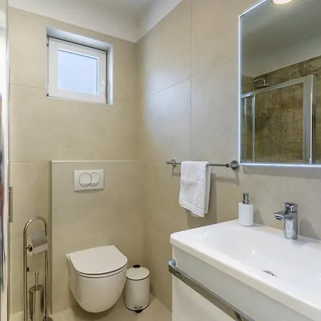 Blue Sky Apartment *