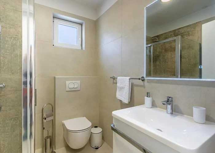 Blue Sky Apartment *