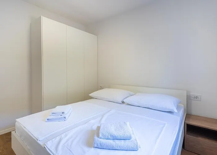 Blue Sky Apartment Cres