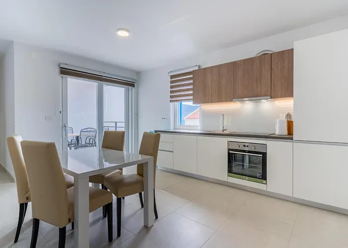 Blue Sky Apartment Cres